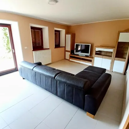 Friends House Apartment